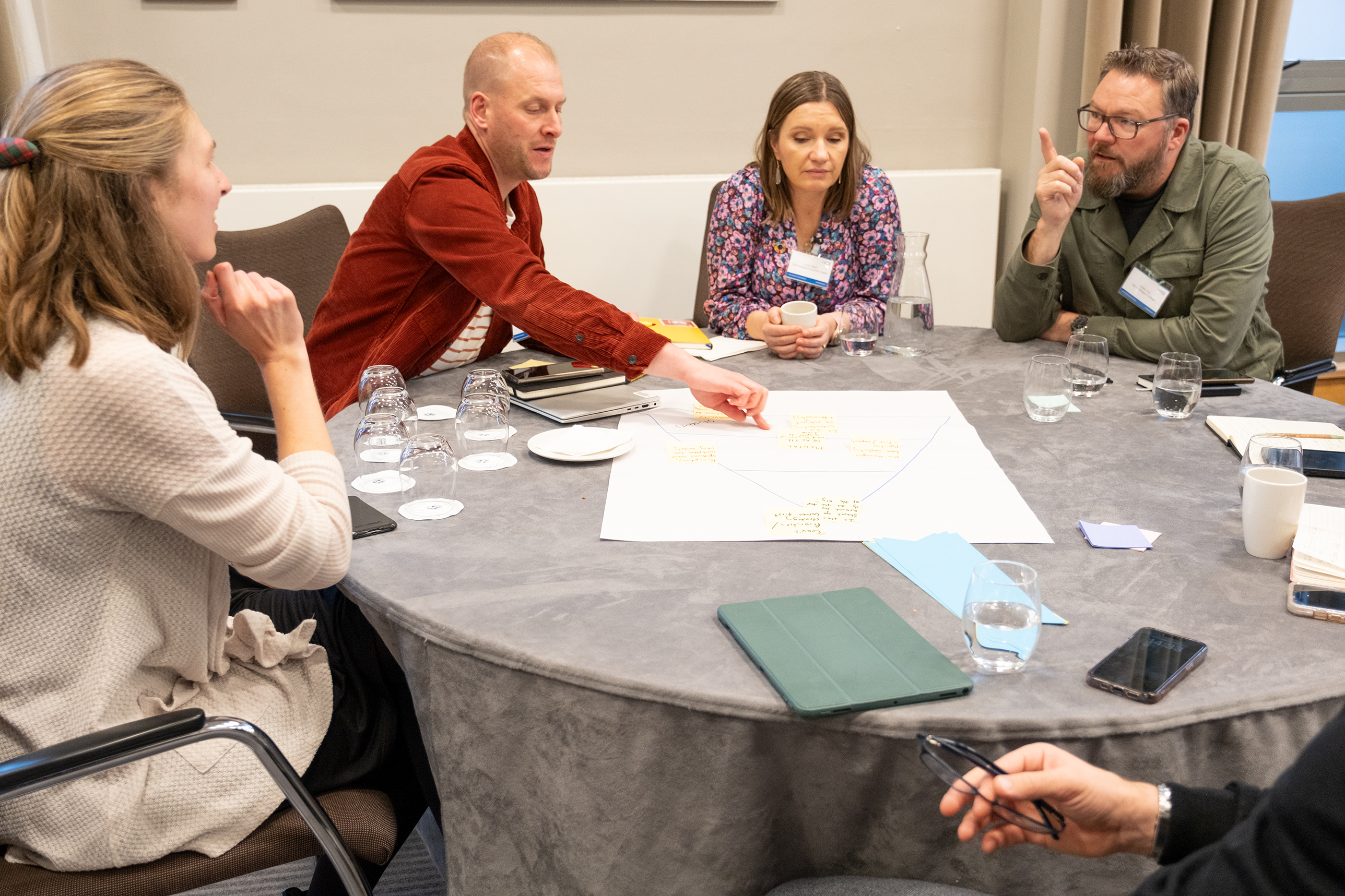 Conference delegates work together on a piece of poster paper.